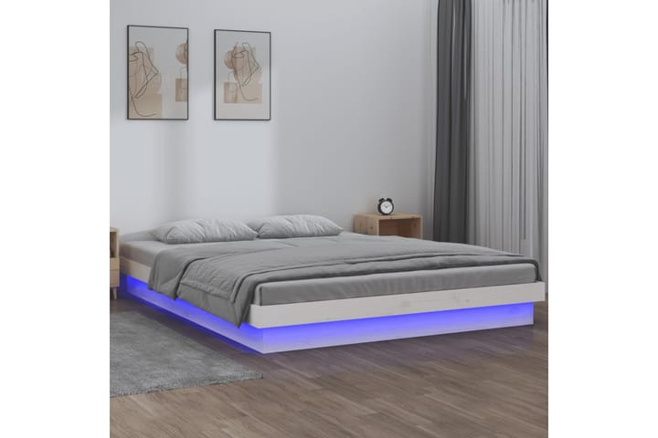 beBasic Sängynrunko LED-valoilla valkoinen 200x200 cm täysi puu - Valkoinen - Huonekalut - Sänky - Sänkykehikot & sängynrungot