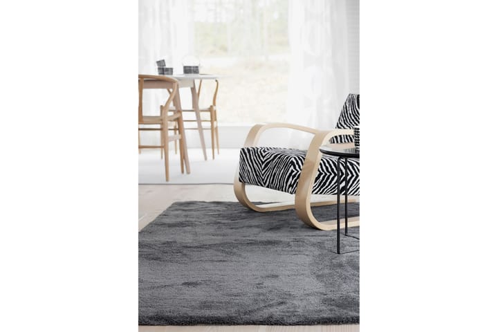 Matto Silkkitie 80x200 cm Tummanharmaa - VM Carpet - Kodintekstiilit & matot - Matto - Moderni matto - Nukkamatto