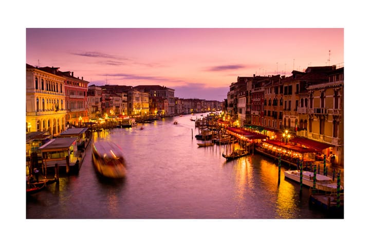 Valokuvatapetti City Of Lovers Venice Night time 450x270 - Artgeist sp. z o. o. - Sisustustuotteet - Seinäkoristeet - Tapetit - Valokuvatapetit